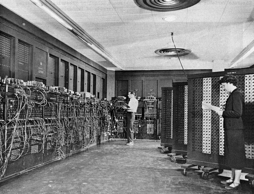 Компьютер на лампах, предшественник эпохи ассемблера